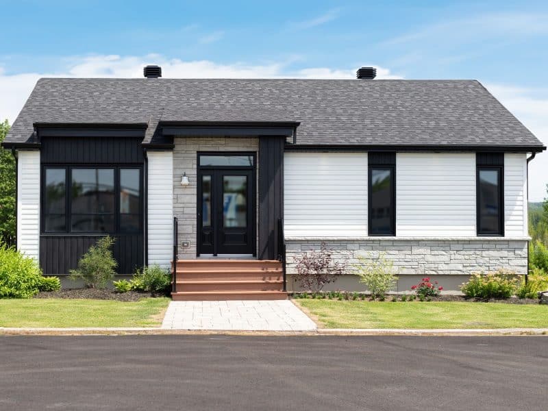 The Noova model is a contemporary-style bungalow. We see the outside.