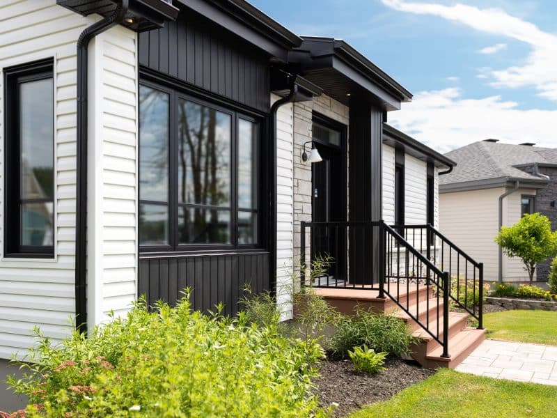 The Noova model is a contemporary-style bungalow. We see the outside.