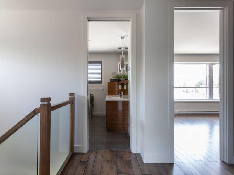 Designed by the St-Lin-Laurentides sales office, this two-story Mundo model is contemporary in style. View from the corridor.